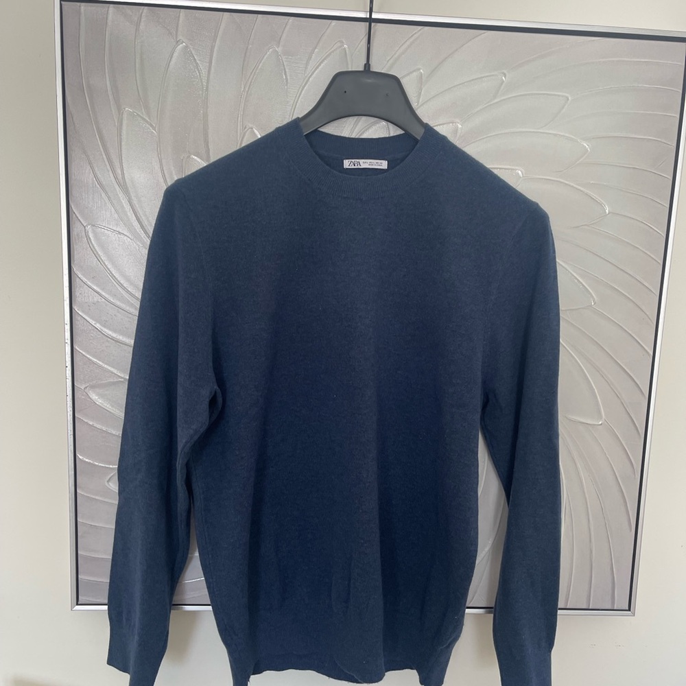 Zara sweaters Large Mens blue never worn NWOT wool like fabric lightweight